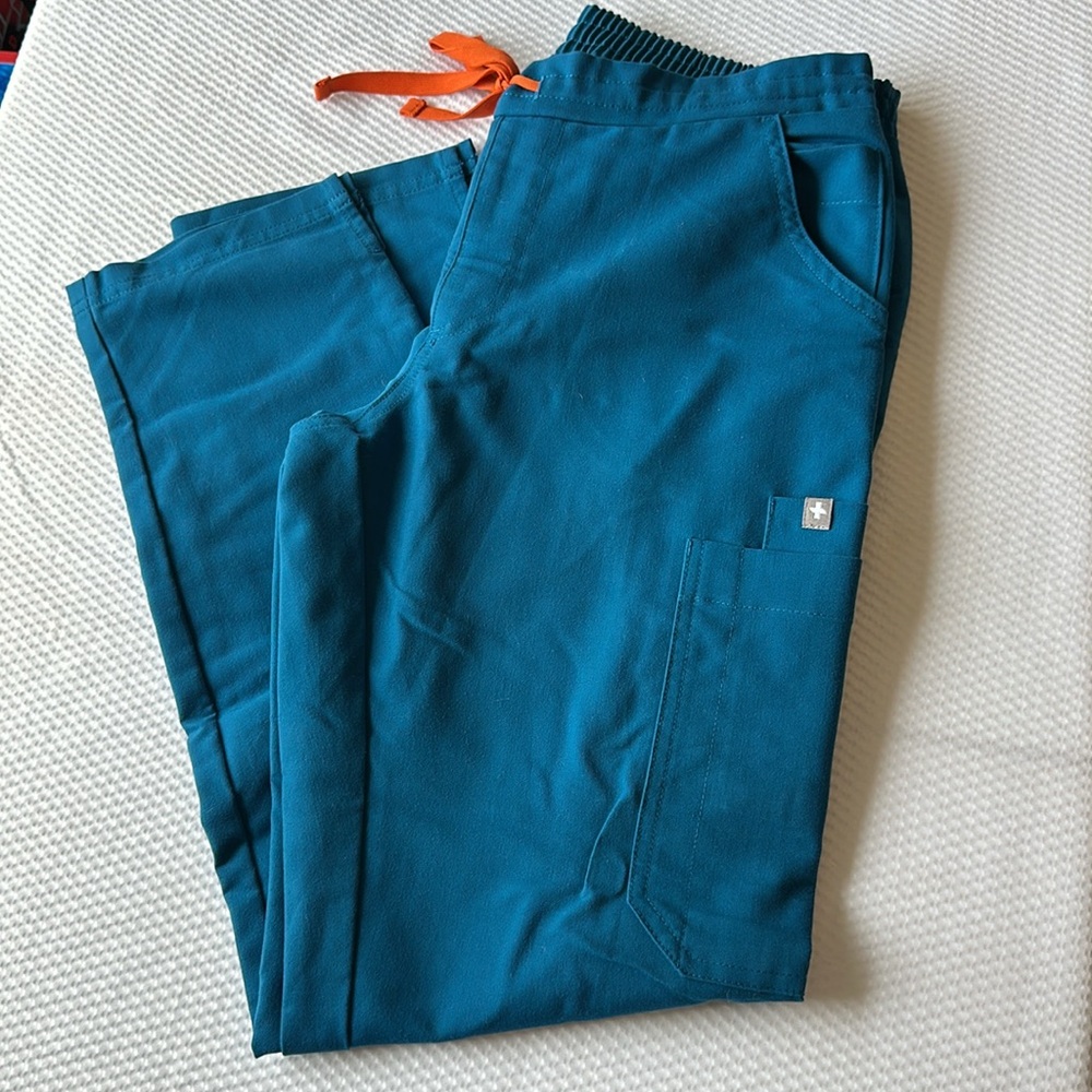 Figs Set S Top Xs/P Bottom - image 4